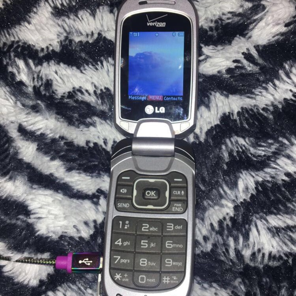 Verizon LG flip phone